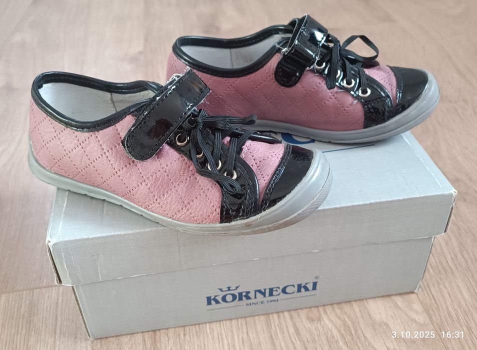 Buty dziecięce Kornecki r. 27 stan idealny