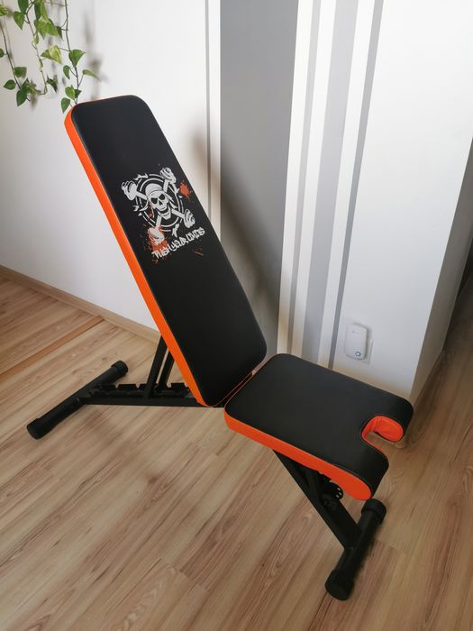 Ławka do ćwiczeń i hantle