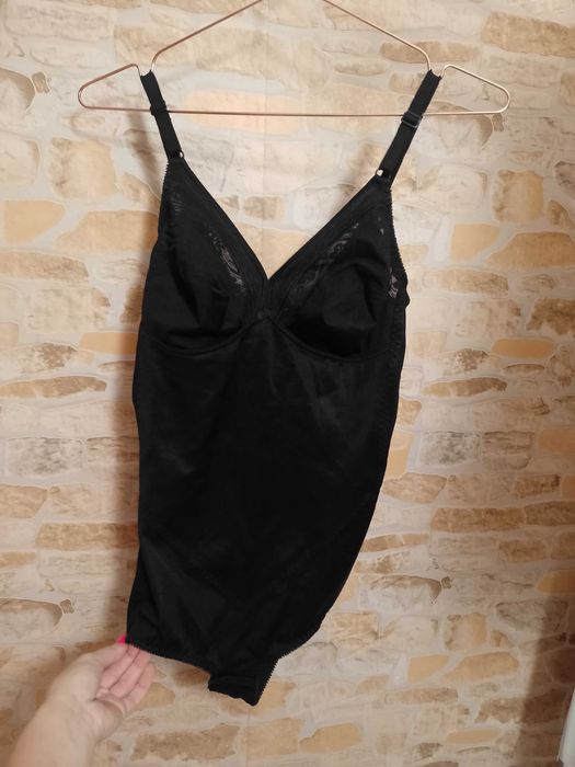(85B) (38/M) Triumph/ Czarne Body modelujące z Londynu