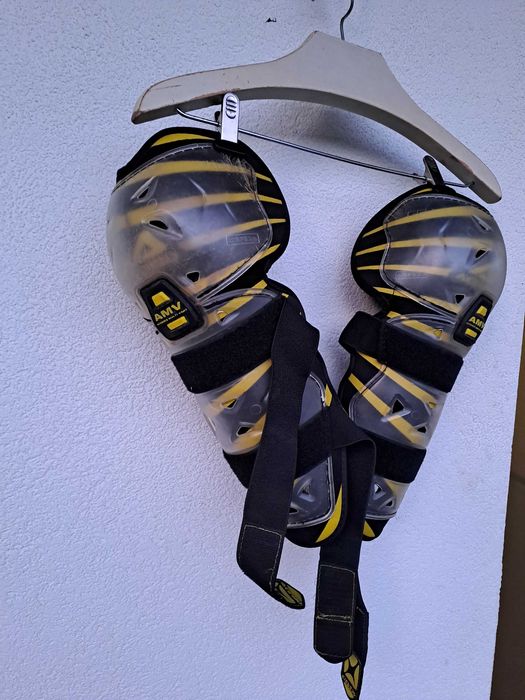 Equipamento motocross, casaco, joelheiras,sweat, cinta,capacete,calças