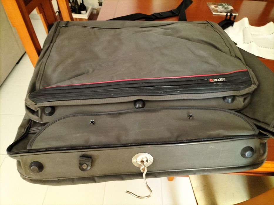 Porta fatos de viagem