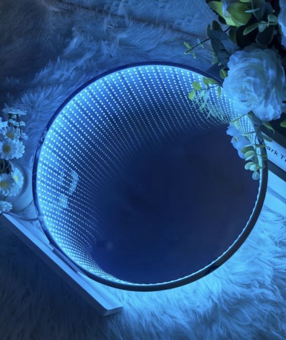 Дзеркало з ефектом нескінченності