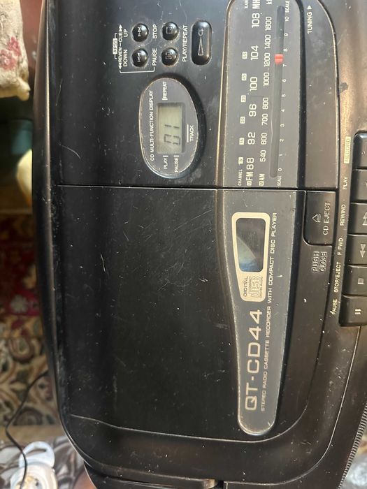 Винтажный бумбокс Sharp QT-CD44