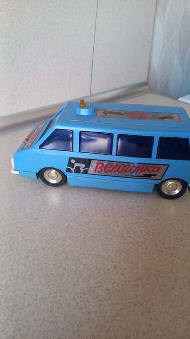 Продам радіокеровану іграшку