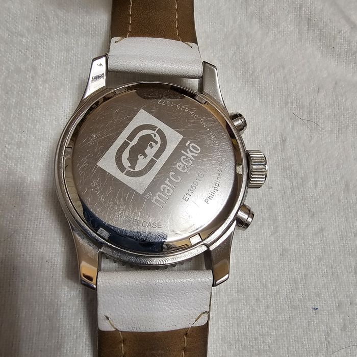 Часы женские Marc Ecko с камнями Avon