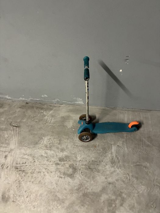 Trotinete e biciclete