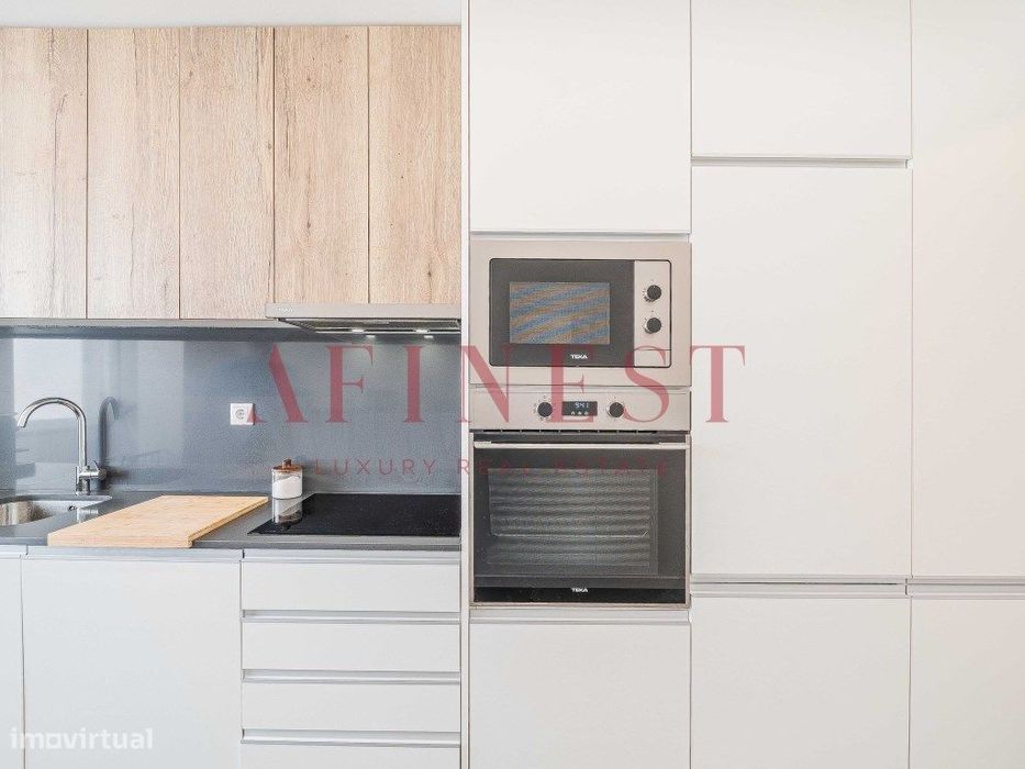 T2 Remodelado em Alcabideche | Pronto a Habitar | Nascente/Poente |