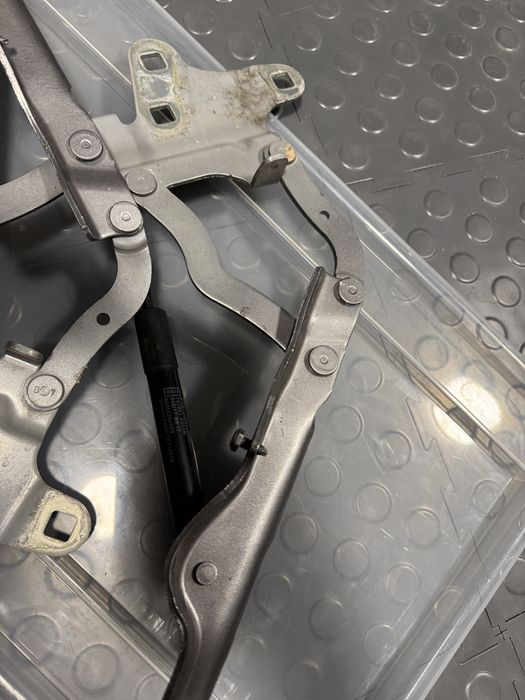 Alfa Romeo Stelvio zawiasy maski komplet Lewy prawy