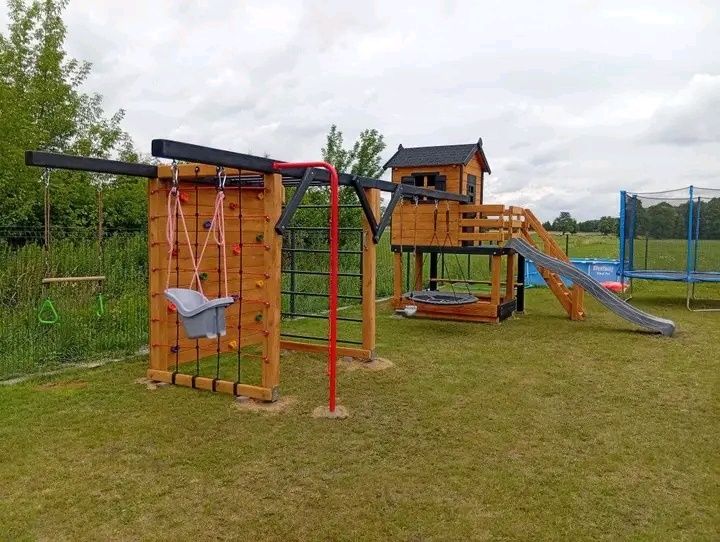 Domek dla dzieci, plac zabaw, małpi gaj