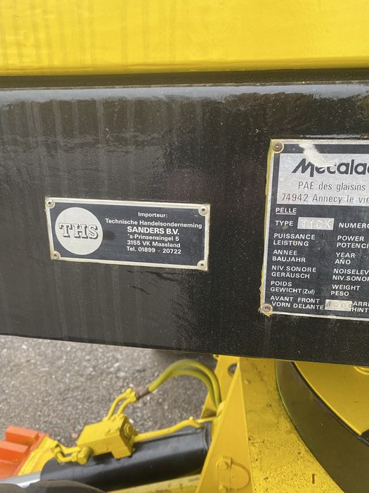 Погрузчик -экскаватор