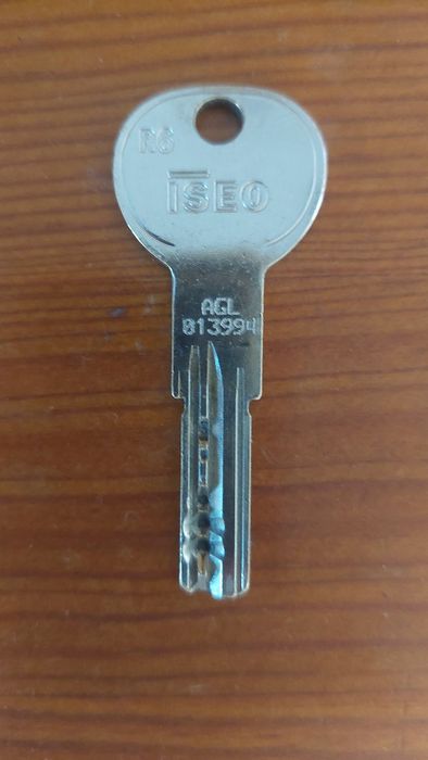 Fechadura ISEO  2 + 4 trancas - Direita