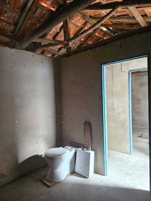 Casa com jardim a 9 minutos do mar – para renovar ao seu gosto!