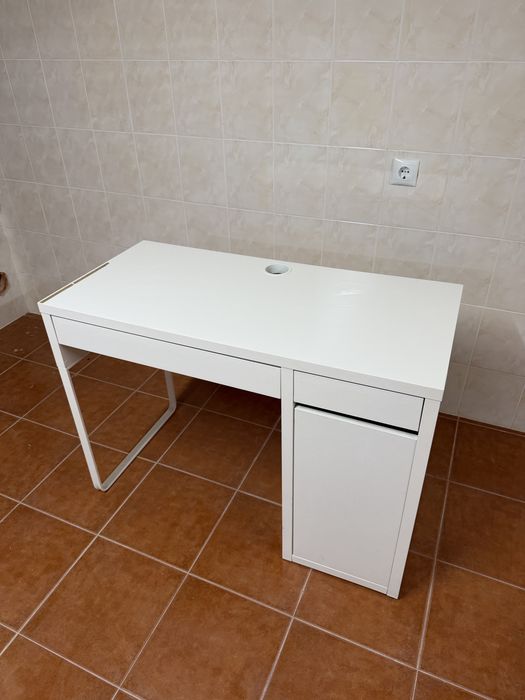 Secretaria “MICKE” IKEA