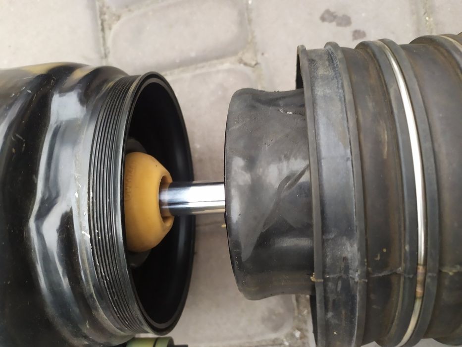 Пневмостойка на Audi E-Tron 4ke616.039