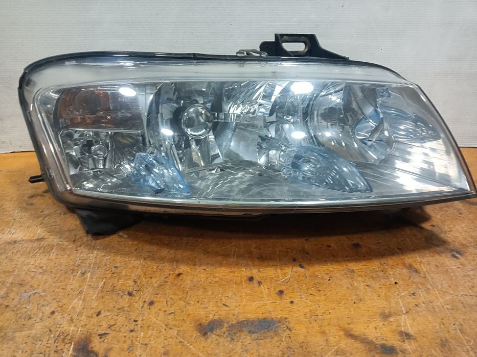 Farol Fiat stilo ótica 2004 lado direito original
