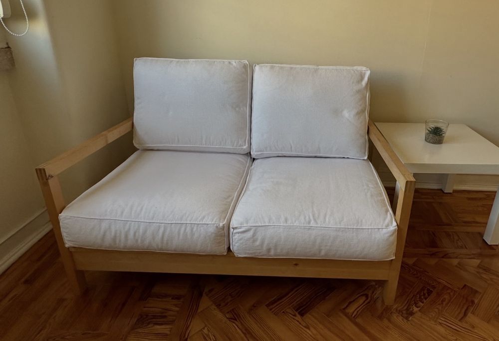 Sofa ikea 2 lugares ( capas brancas e pretas )