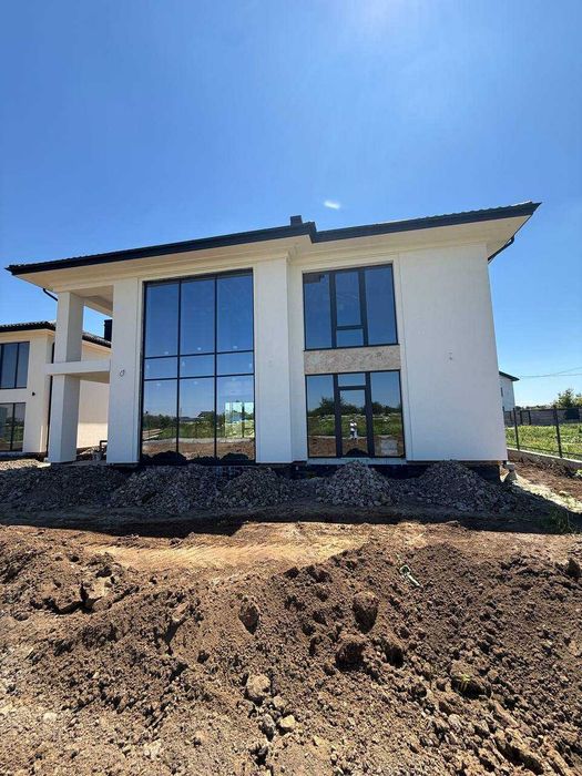 Продається великий будинок в Крихівцях з басейном, Івано-Франківськ, 278 кв