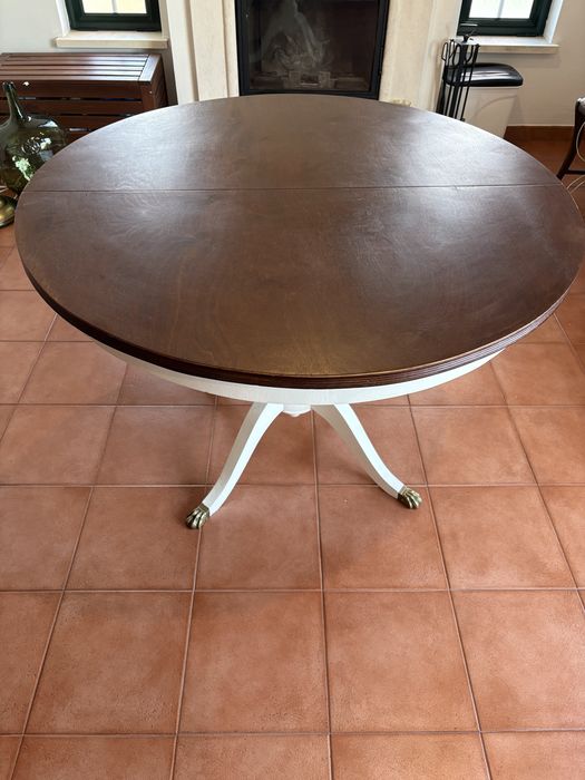Mesa de jantar redonda extensível