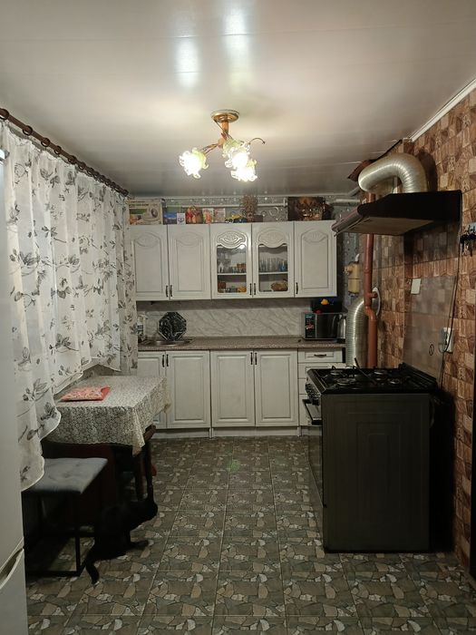 Продам  будинок, в місті, ремонт, зручності , меблі ,техніка.