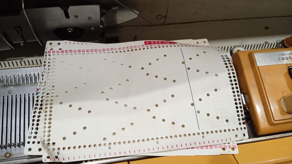 Вязальна машина Jones KH820 аналог Brother