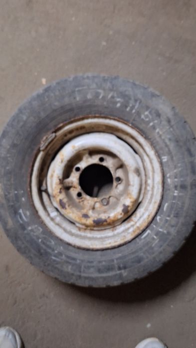 Продам колесо в сборе б/у на Волгу