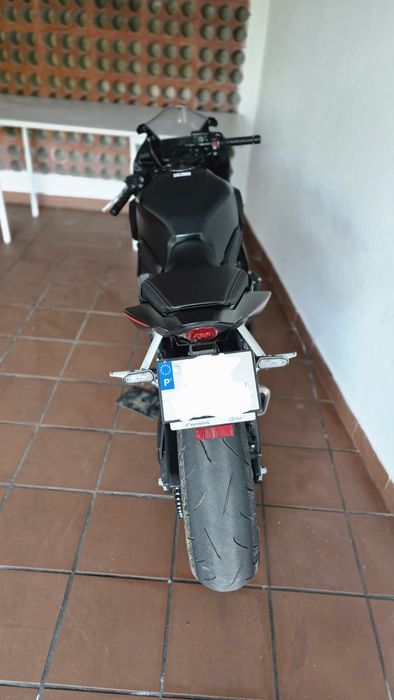 Honda cbr 650R preta