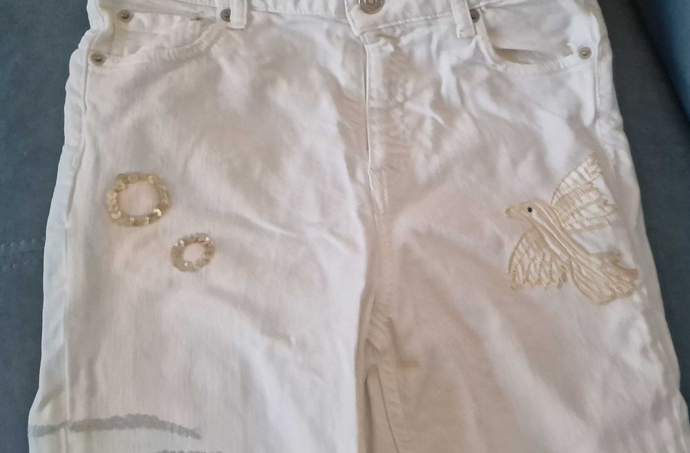 Jenss brancos zara com bordados e lantejoulas