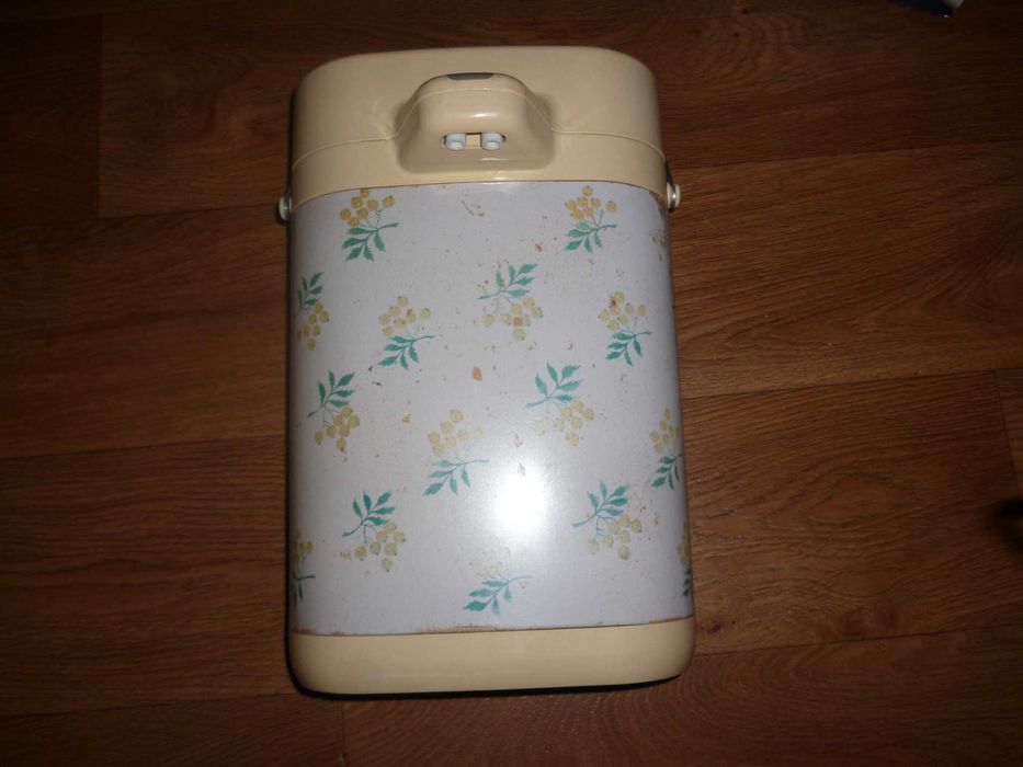 Отличный помповый термос с двумя 1-но литровыми колбами