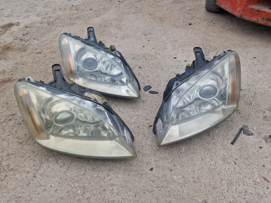 Lampa ford c max.  Xenon .
