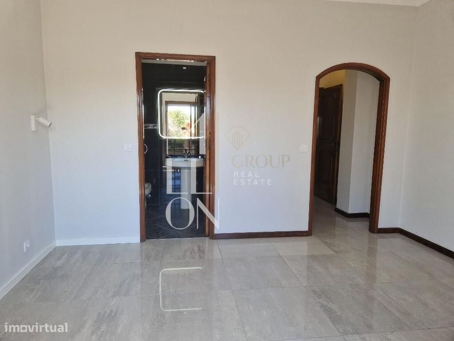 Apartamento T3 Renovado com Suite e Excelente Exposição Solar | Paços