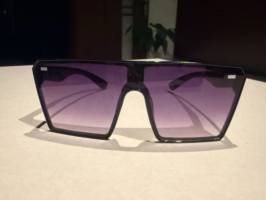 Czarne okulary przeciwsłoneczne duże