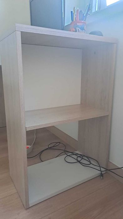 Secretária branca e castanha para quarto IKEA