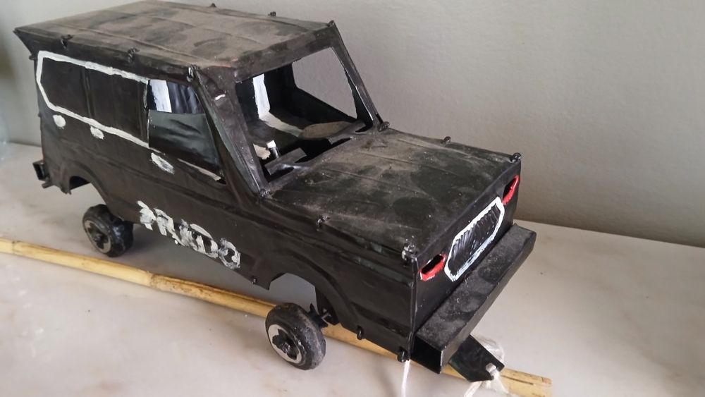 Carros de Brincar Artesanais em Lata – Origem Angola