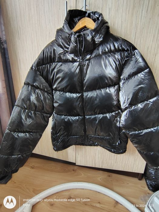 Zimowa błyszcząca kurtka puffer z kapurem Cropp  M