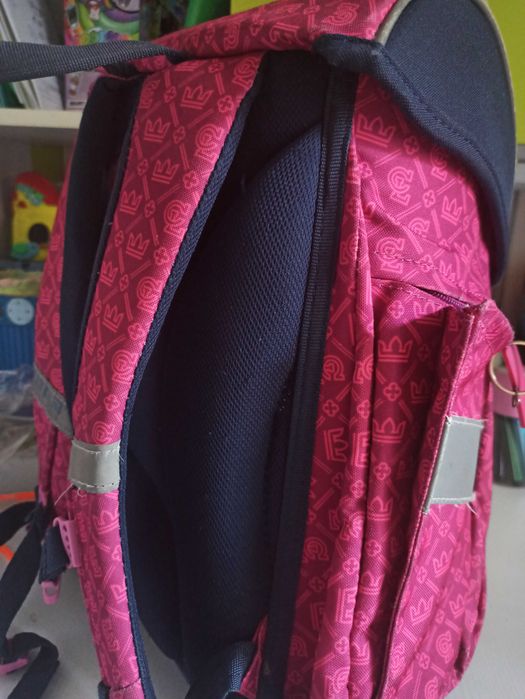 Продам школьный рюкзак для девочки