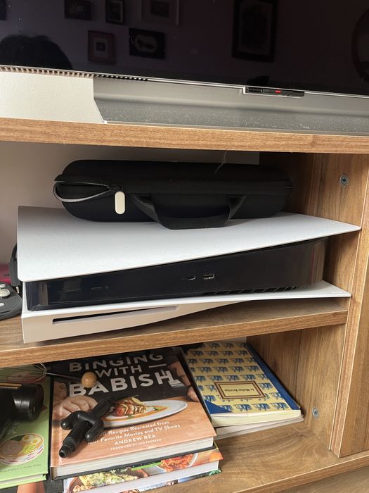 PS5 Versão Física e Digital + 4 jogos e Comando