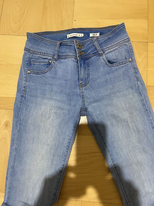 Dzinsy niebieskie nowe