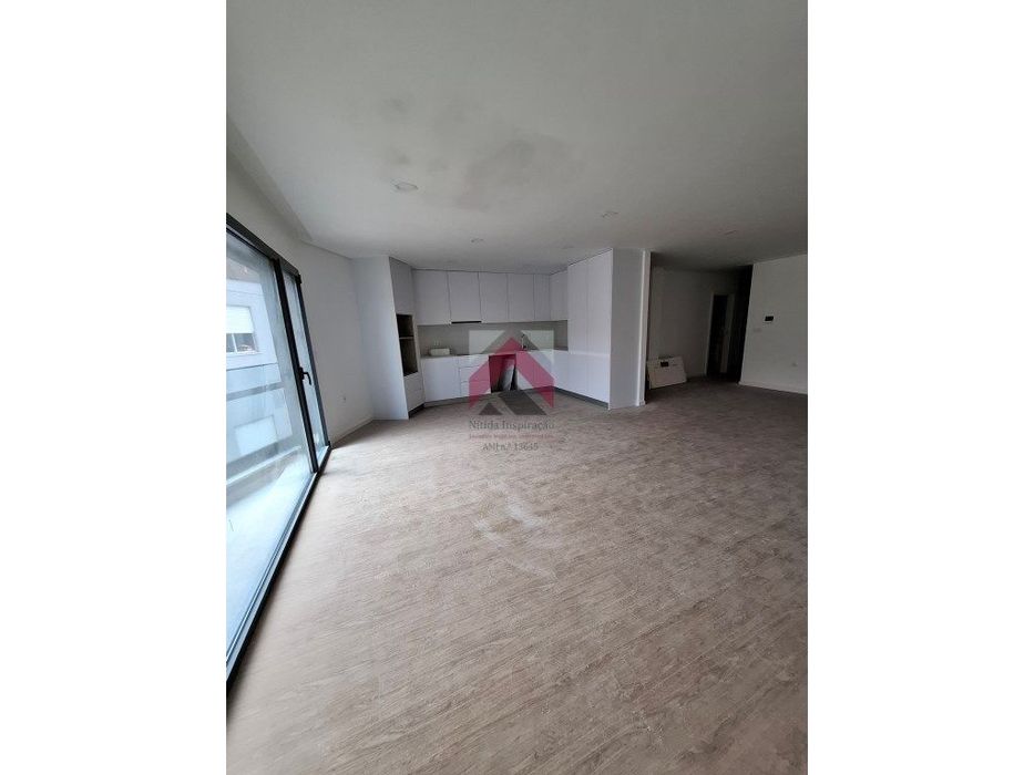 Apartamento T3 + Duplex Amplo + Terraço na Cobertura em Esgueira, A...
