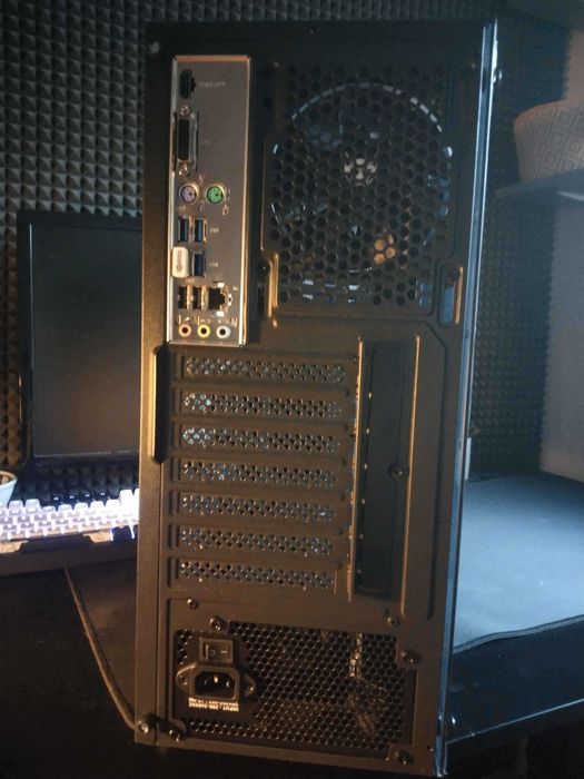 Komputer BEASTCOM Q3 | Ryzen 5 3400G, Radeon RX Vega 11, 8 RAM, 512 GB