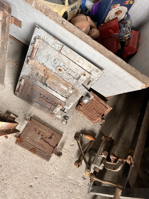 Stare żeliwne drzwiczki do pieca zdobione kuchenne do wedzarni PRL