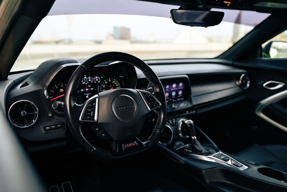 Wynajem Chevrolet Camaro SS 6.2 V8 WYDECH wypożyczalnia samochodów