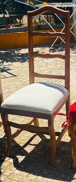 Mesa de Jantar em Madeira Maciça + 5 Cadeiras