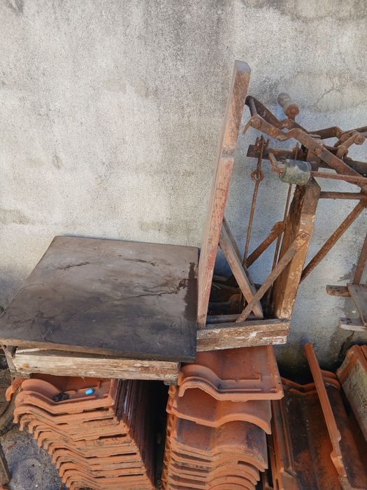 Balança antiga em bom estado