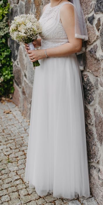 Biała suknia ślubna