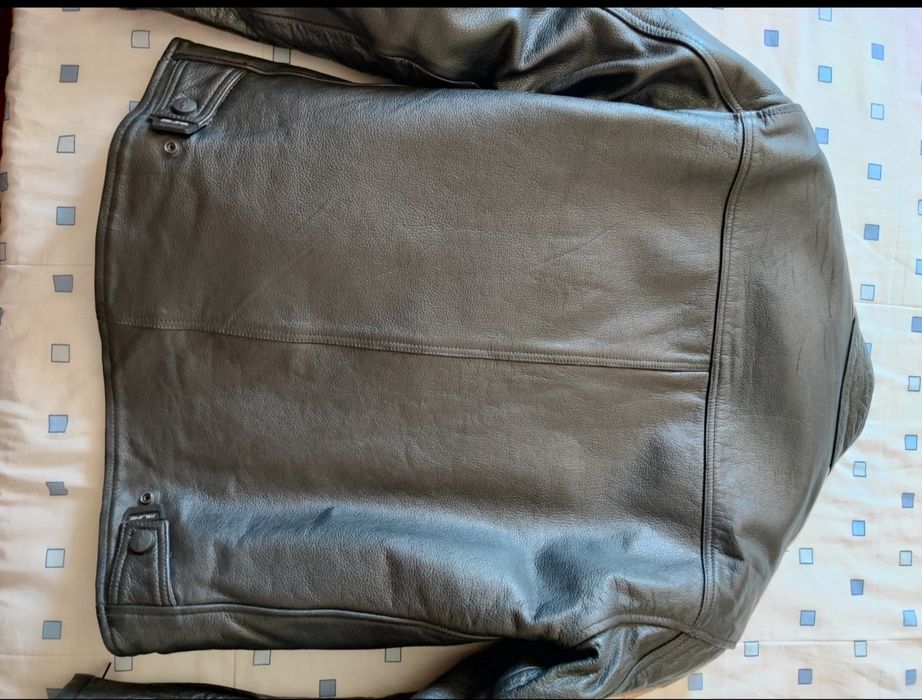 Blusão moto  em couro + 1 mala de viagem.