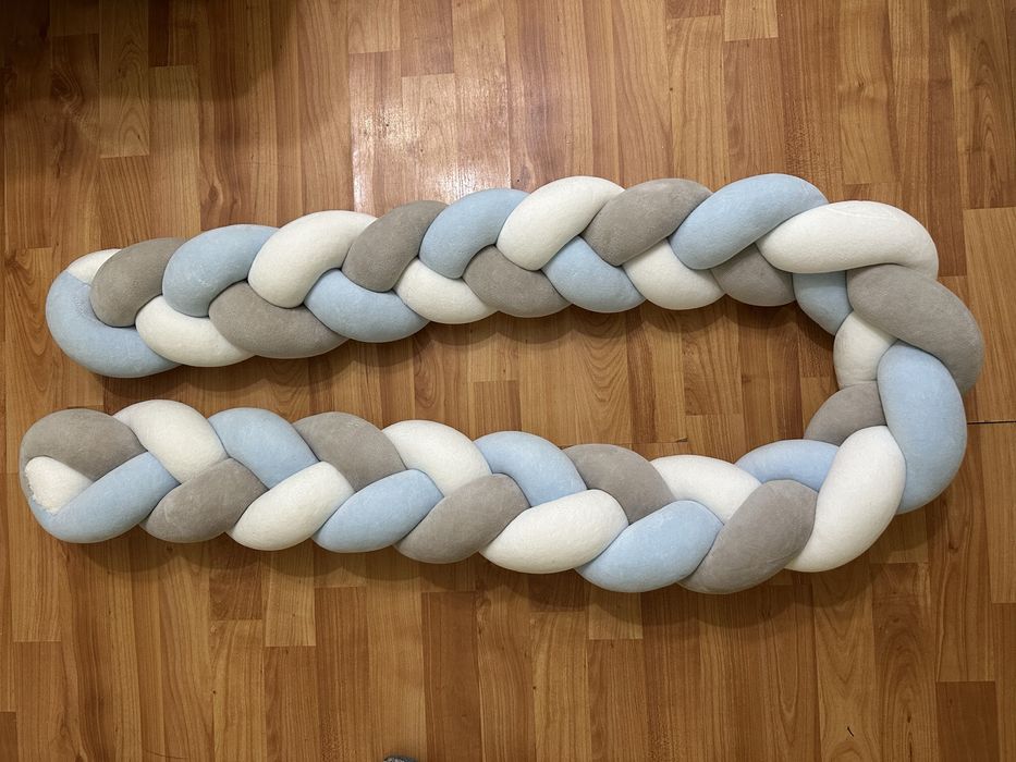 Бортик косичка для ліжечка