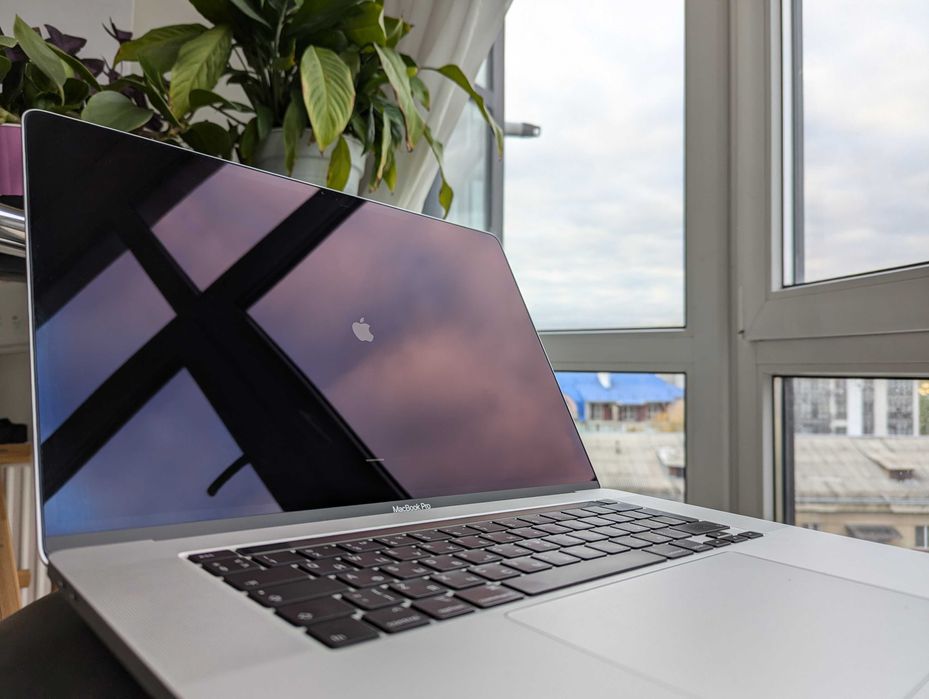 Apple MacBook Pro 16" 2019 (Core i7/16Gb DDR4/512Gb SSD) Silver