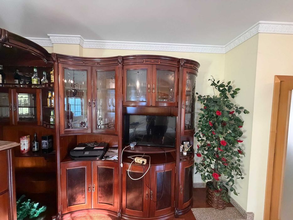 Bar de Sala em Madeira Maciça/Clássico com Vitrines – Completo