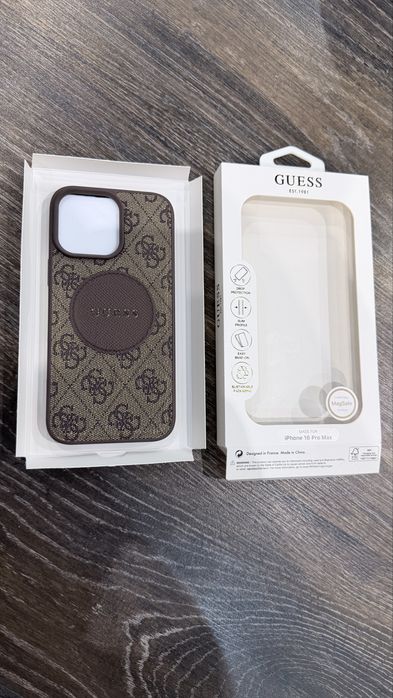 Оригінальний чохол від Guess на iPhone 16 pro max MagSafe