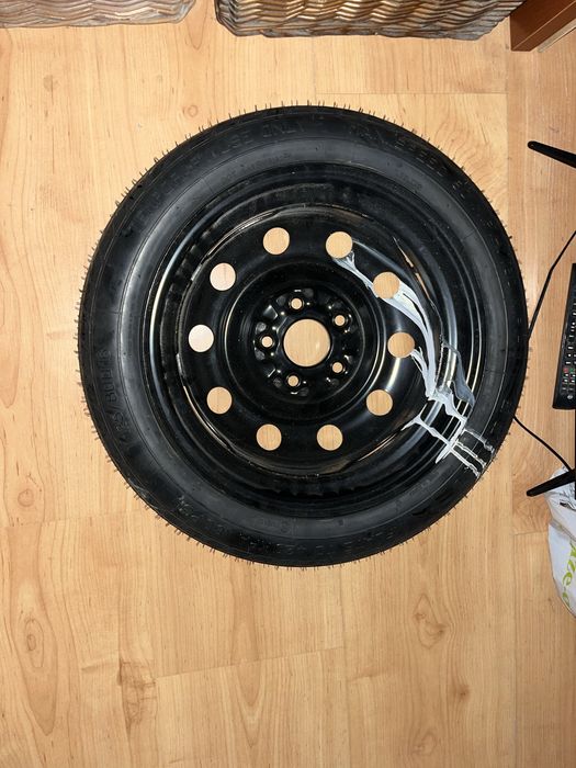 Kit Pneu Suplente Novo 16" (5 Furos) + Macaco Norauto 2T
